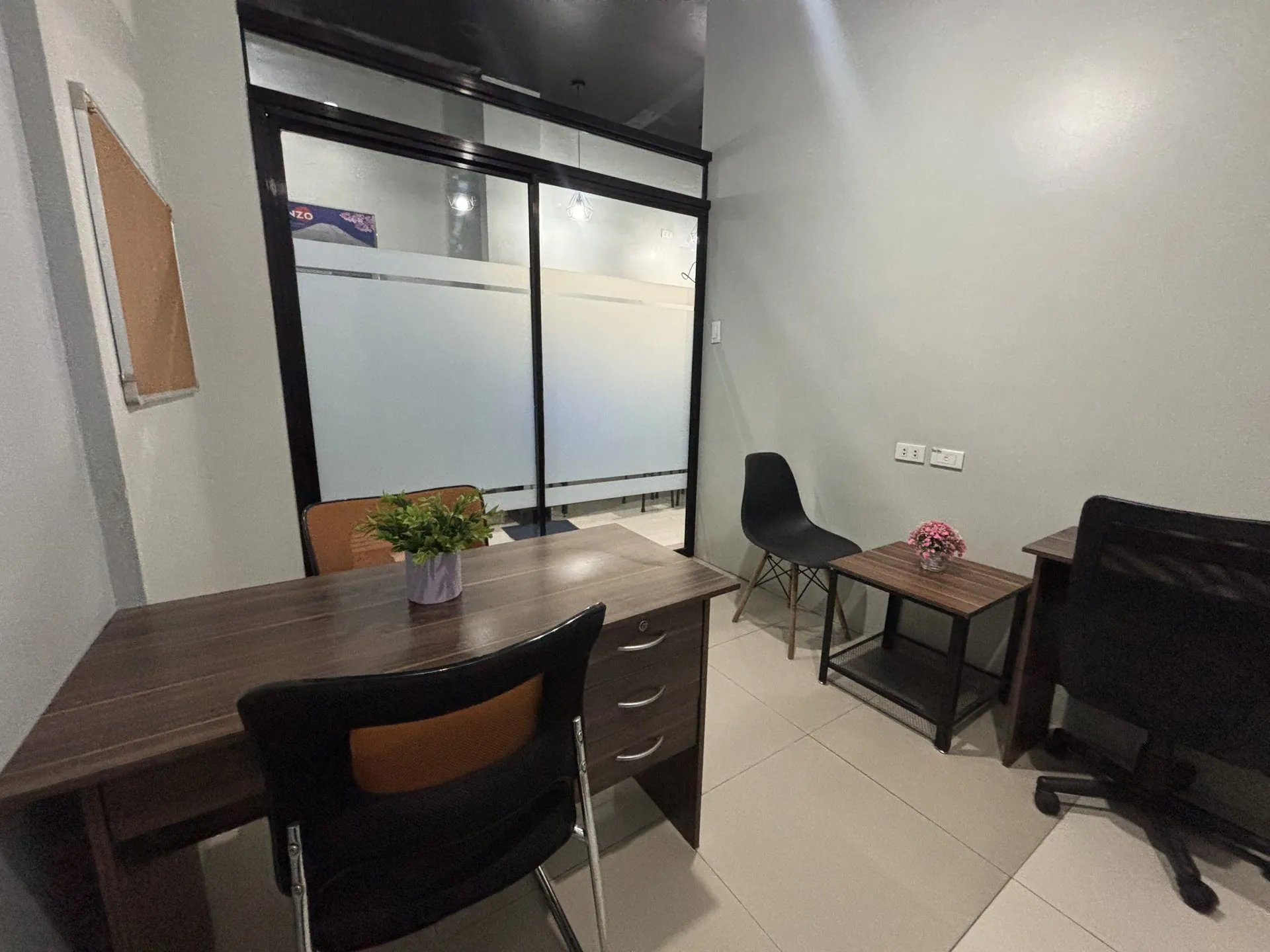 4-person corporate office interior